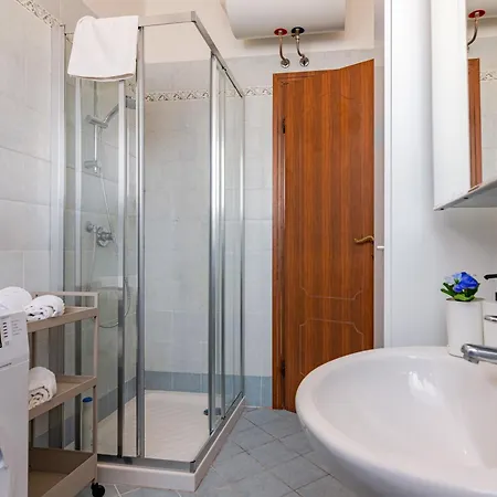 Landi 6 - Free Street Parking, Elevator Apartman *