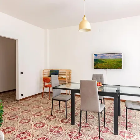 Landi 6 - Free Street Parking, Elevator Piza